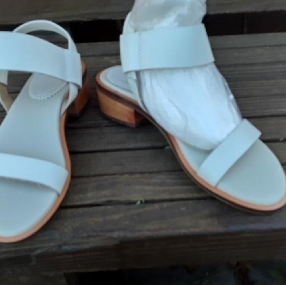 Sandals - Picture 2 of 6